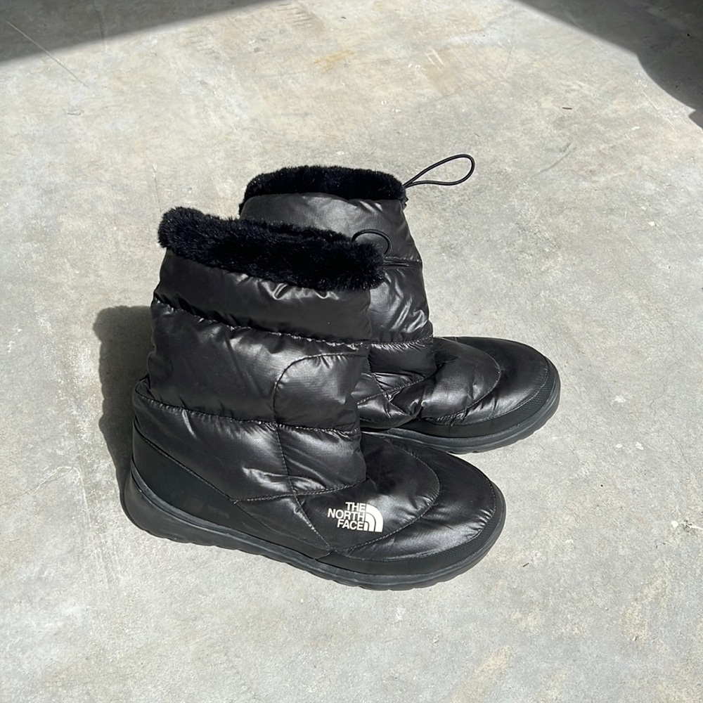 North face easy to put on snow boots!